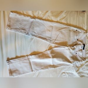 White Jean capris. Size 28.